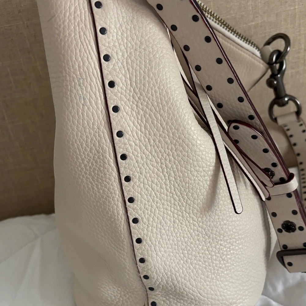 Coach Special Edition Leather Hobo Shoulder Bag in Cream with Riveted Strap - Picture 5 of 10